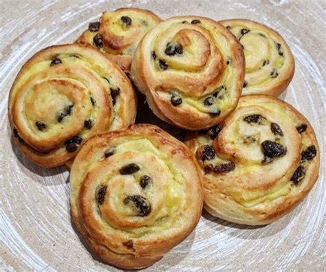 Girelle Brioche Con Crema Pasticcera E Uvetta Dolce Ricetta Golosa