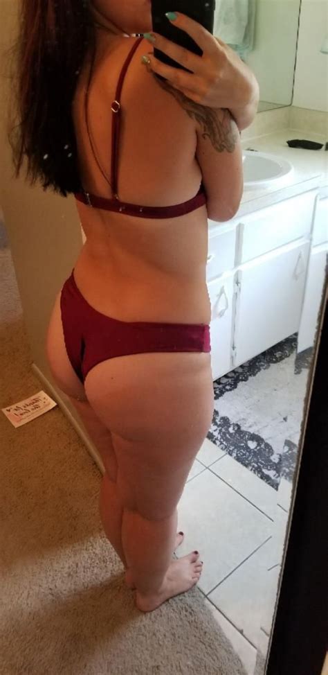 Hot Soft Pad Spaghetti Straps Thong Bikini Set In Burgundy M Zaful