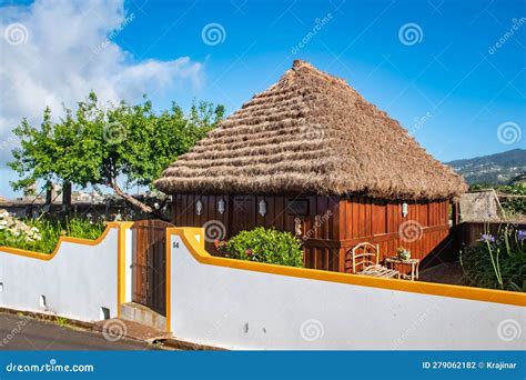 Traditional Rural House With Straw Roof Santa Sao Jorge Village