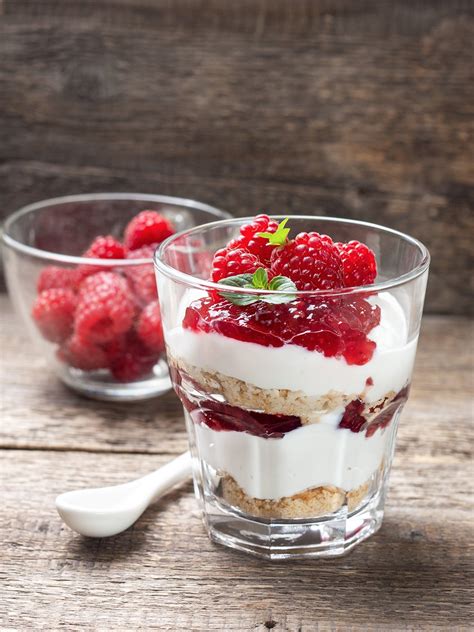 Recette Tiramisù framboises financiers et pistaches Marie Claire