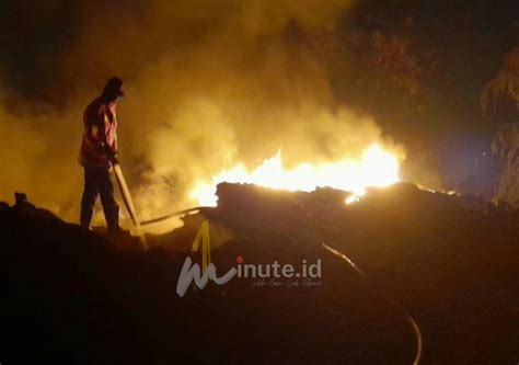 Bakar Sampah Gudang Bahan Baku Plastik Ikut Ludes Terbakar 1minute Id