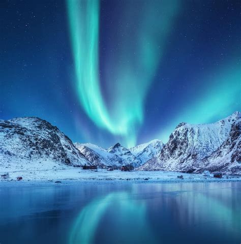 Aurora Boreal Nas Ilhas Lofoten Noruega Luzes Do Norte Verdes Acima Das