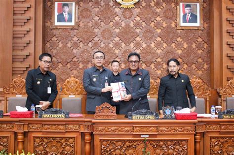 Wali Kota Jaya Negara Sampaikan Ranperda Rpjpd Kota Denpasar Tahun