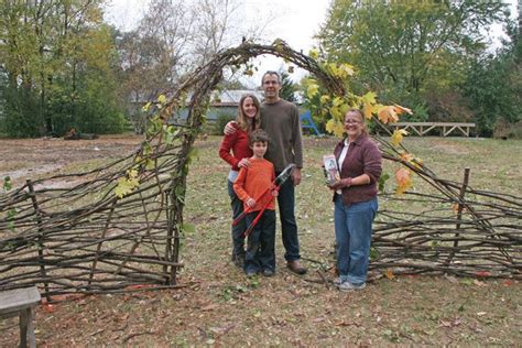 Jim Long S Garden Wattle Fence Workshop Wattle Fence Summer Garden Fence Art