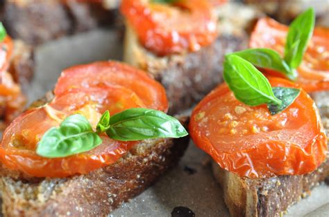 Br D Med Pesto Tomat Og Ost Bruschetta Nogetiovnen Dk