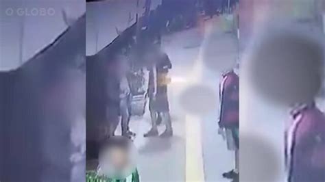 Vídeo mostra adolescente sendo agredido durante assalto em Botafogo