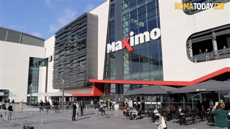 Ecco Maximo Il Nuovo Centro Commerciale Di Roma Code Dall Alba Non