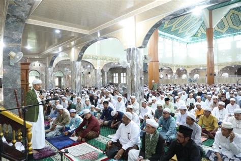 Pj Bupati HSU Shalat Idul Fitri Di Mesjid Raya At Taqwa Amuntai