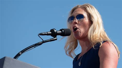 discovering marjorie taylor greenes height     number