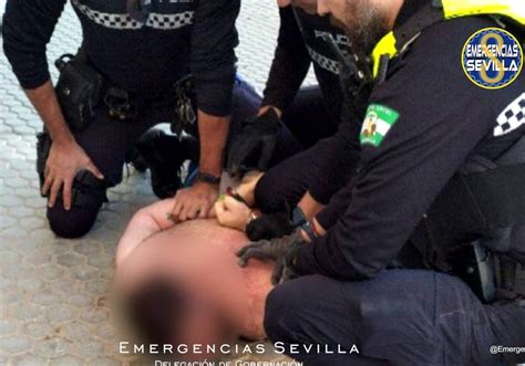 Detenido En Sevilla Tras Agredir A Su Madre Y Amenazar A La Polic A Con