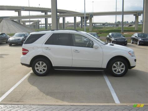 Alabaster White Mercedes Benz Ml Matic Photo