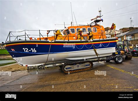 Rnli Lifeboat Launch Seahouses Northumberland England Uk Stock