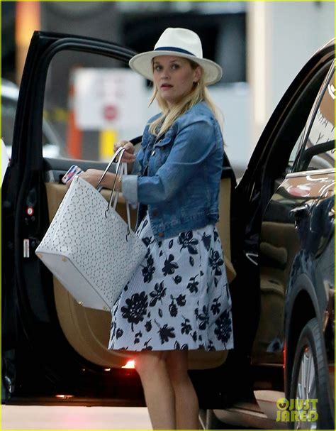 Reese Witherspoon Posts Fun Flashback From Legally Blonde Photo Reese Witherspoon