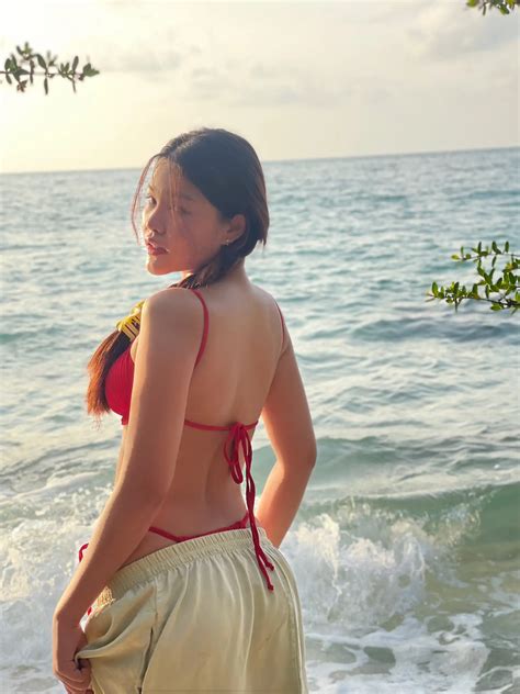 Bikini สแดงครงแรก แกลเลอรทโพสตโดย ปงกปายยา Lemon