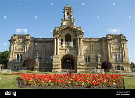 Cartwright Hall Museum And Art Gallery Bradford Stock Photo Alamy