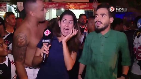 Torcedor vascaíno rouba beijo de repórter do Esporte Interativo YouTube