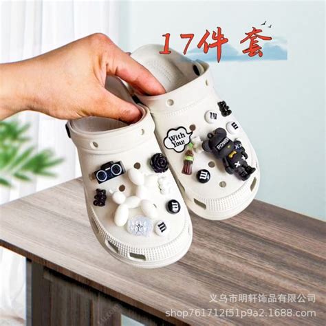 Crocs Jibbitz 17ชิ้นเซ็ตอุปกรณ์รองเท้ามีเสน่ห์การ์ตูน3มิติตกแต่งหมี