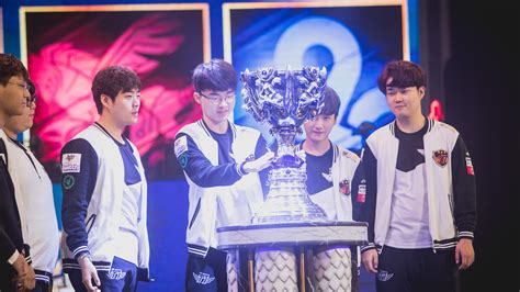 SKT FAKER AND TROPHY 2017 World Championship Group Stage A Flickr