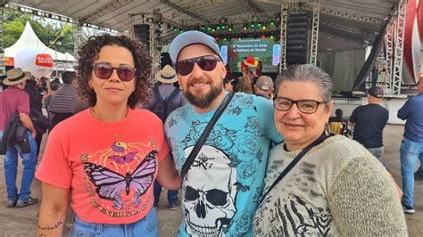 Dança folclórica fotografia e muita música para embalar o último final