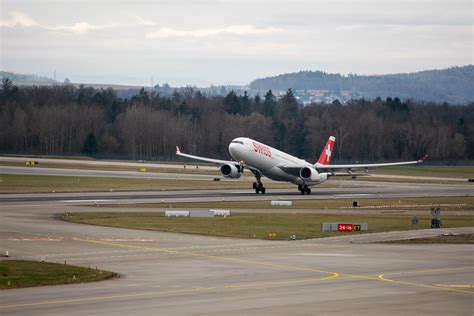 Lx Von Z Rich Zrh Nach Montreal Yul Airbus A Flickr