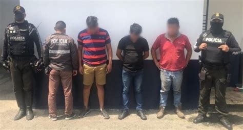 Cerca de una tonelada de droga fue decomisada en un camión en Guayas