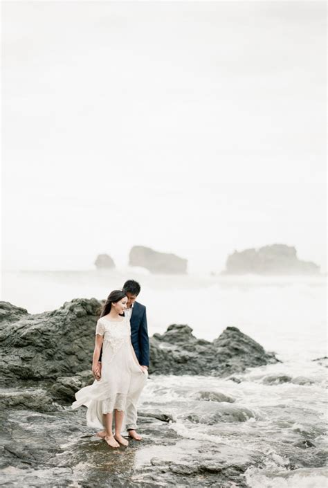 A Dreamy Outdoor Pre Wedding Photo Shoot In Yogyakarta Bridestory Blog