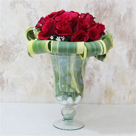 Send Pretty Roses In Glass Vase Online Vl18020vl18 Talove