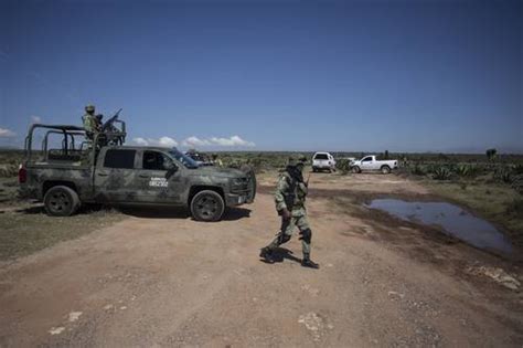 La Jornada Hallan 9 cadáveres y asesinan a una policía en Zacatecas