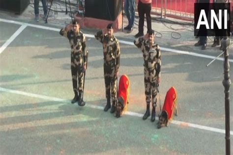 Republic Day Four Legged Bsf Soldiers Participate In Beating Retreat