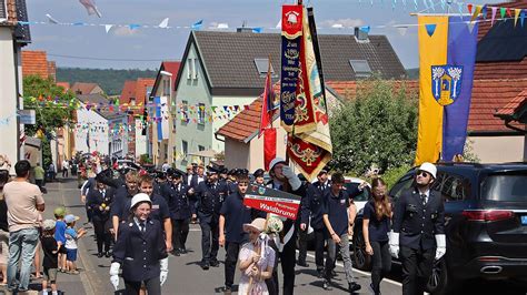 Alle Hähne auf zum Gründungsjubiläum in Waldbrunn Feuerwehr feierte