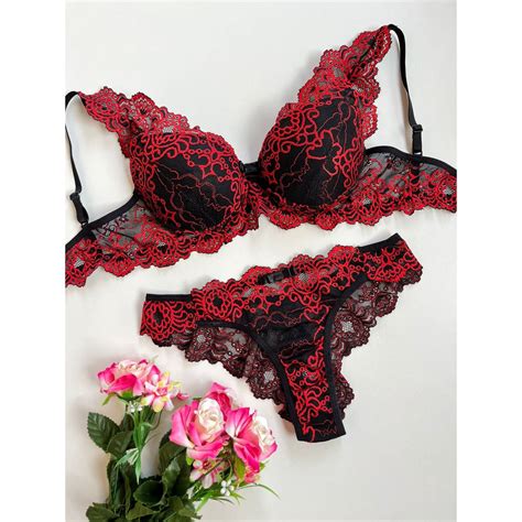 Conjunto de Lingerie Calcinha e Sutiã Bojo Luxo Todo em Renda