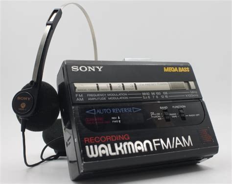 Vintage 1980s Sony Walkman Personal Stereo Cassette Tape Player Silver