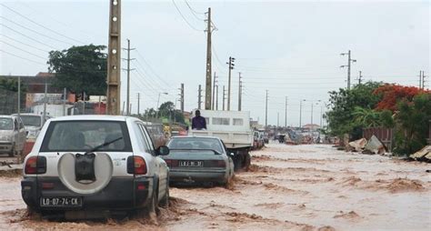 Fortes Chuvas Deixam Luanda Inundada MoznoAr