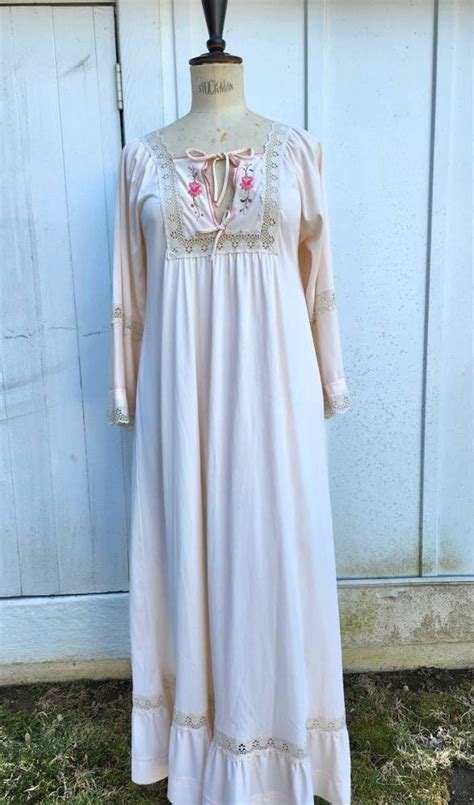 Vintage Nylon Blush Pink Nightgown Size Small Gem