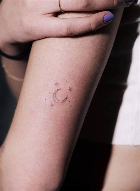 Tatuajes Femeninos De Luna Para Mujeres Que Representan El Yin