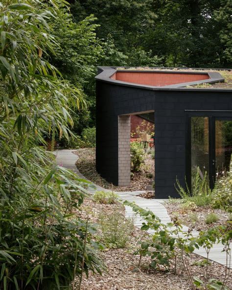 Bovenbouw Architectuur Designs Black Brick Bazel Home On Sloping