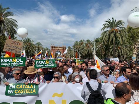 Catalu A Manifestaci N En Barcelona Por La Defensa Del Castellano En