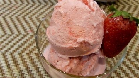 Homemade Strawberry Ice Cream Eggless Strawberry Ice Cream Without