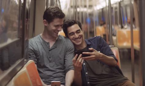 Fa causa alla Apple perché l iPhone mi ha reso gay Gay it