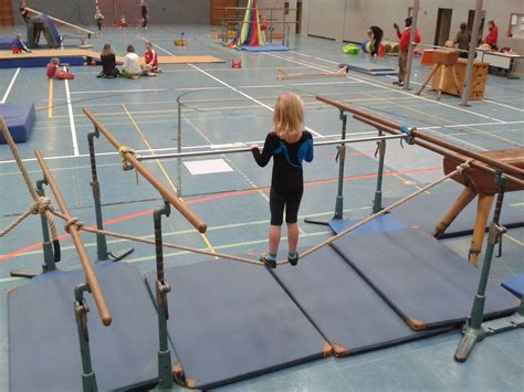 Seilbalance 1 gerätelandschaften de Kinderturnen Turnen Turnen