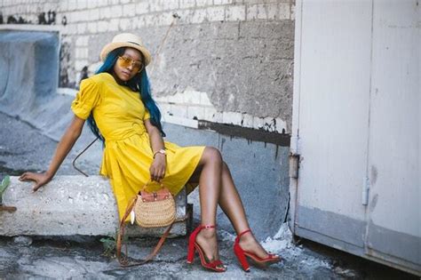 What Color Shoes With Yellow Dress
