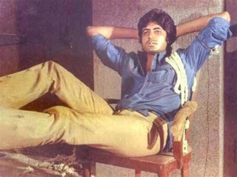 Amitabh Bachchan Repeats Deewar Pose Exactly Where the Original Was Shot