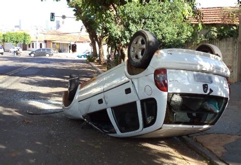 G Carro Capota Em Cruzamento De Campo Grande E Deixa Tr S Feridos