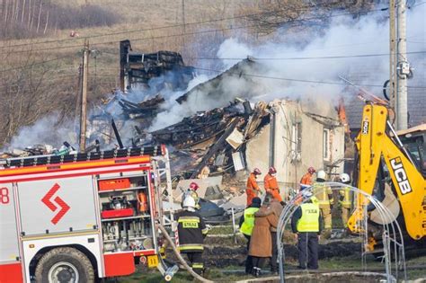 Wybuch Gazu W Ustroniu Zawali Si Dom Jednorodzinny Zgin Y Dwie