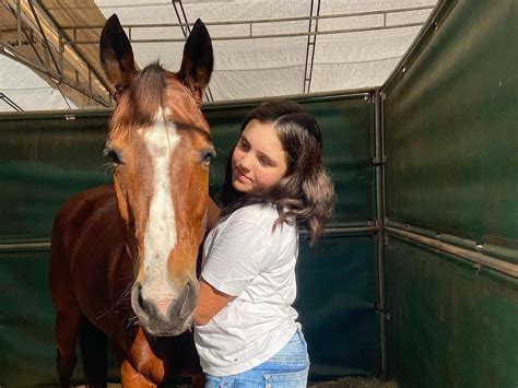 Menina Que Caiu Do Cavalo Morre Ap S Dias Internada Not Cia Hoje