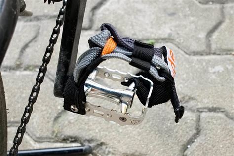Strapedals
