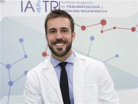 Un médico de Zaragoza reconocido como el traumatólogo más valorado de