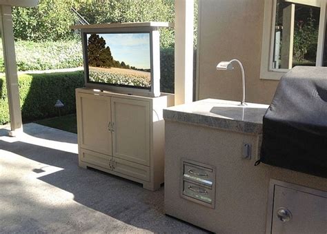 Outdoor TV enclosure ideas – take the entertainment outdoors