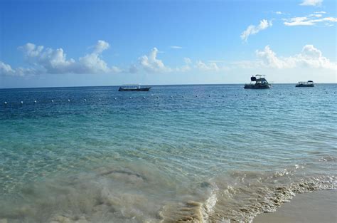 Ocho Rios Jamaica Beach 9257833 Stock Photo at Vecteezy