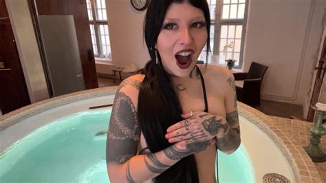 Joannewinters Nipple Slip Hot Tub Twitch Stream Video Gotanynudes